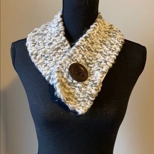 Short neck scarf